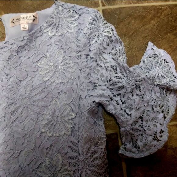 NANETTE LEPORE- SPRING FLING TOP IN SKY BLUE LACEY BELL SLEEVE CLASSY BLOUSE XS - Picture 13 of 14